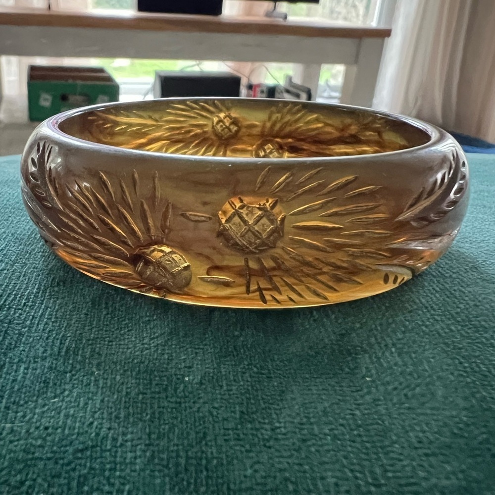 Vintage Carved Lucite Bangle Bracelet Amber Swirl Pineapple Tropical Chunky - Picture 15 of 15